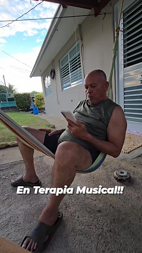 7.3K views · 144 reactions | En Terapia Musical!! La música del pasado lo relaja! ❤️ *no tengo derechos de autor #MiPrimor #puertorico #terapia #terapiamusical #viralreelsシ #Alzheimer #AlzheimerPR # #fbreelsfypシ゚ #alzheimersawareness #demencia | Musa Bauza | Facebook