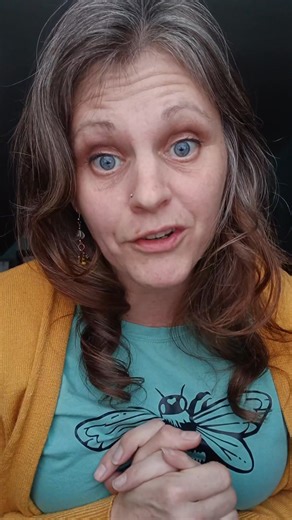 When do you lose the nutritional value of honey from heat? #nerd #nerdalert #vitamins #minerals #antioxidants #enzymes #muellerhoneybee #emilymueller #HealthyFood #honey #raw #rawhoney #elderberrysyrup #DYK | Mueller Honey Bee