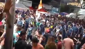 WATCH: Rambol sa 19 Martyrs- Corner C. Laserna Street Kalibo, Aklan sini nga gab-i sa ikaap-at nga adlaw sang pagselebrar sang Kalibo Sto. Niño Ati-atihan Festival 2024. Details click here https://m.facebook.com/story.php?story_fbid=775608454585048&id=100064077008225&mibextid=Nif5oz Contributed Video #OneWesternVisayas #LocalNewsMatters #GMARegionalTV | One Western Visayas