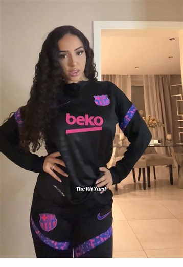 Discover The Kit Yard: Your Football Fashion Destination