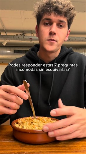 Segundo Libertini on Instagram: "Aquí van 👇🏼 1️⃣ Si vivieras este mismo día todos los días durante un año, ¿estarías orgulloso de la persona en la que te convertirías? 2️⃣ ¿Qué pesa más hoy en tu vida: el miedo a equivocarte o el miedo a no llegar a ser quien sabés que podrías ser? 3️⃣ ¿Qué decisión importante estás postergando, aunque sabés que tomarla te haría crecer? 4️⃣ ¿Qué harías hoy mismo si supieras al 100% que no vas a fracasar? 5️⃣ ¿Tu entorno actual te expande o te mantiene cómodo p