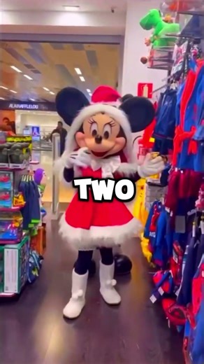 🚨🐭 Fight! 🤯 Minnie and Mickey Mouse Brawl In The Middle Of A Shopping Center! 😡