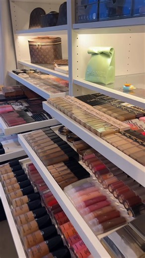 Seyna El Makeup Artist on Instagram: "L’Anti cernes Avant ou Après le Fond de Teint ? #makeup #makeupartist #makeupaddict #makeuplover #makeuptutorial"