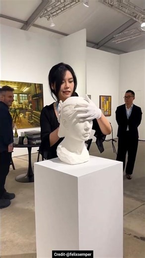 Stunning Flexible Paper Statue Art