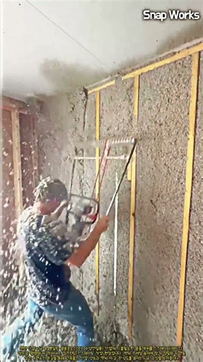 목조 주택 단열 시공 현장: 셀룰로오스 단열재 면 잡기 공정 #worker #process #insulation #construction #technique