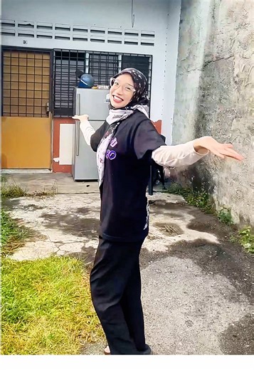 Yeah, another achievement with my 🏠🖤 InshaaAllah my first house akan diubahsuai dan dicantikkan sampai jadi rumah idaman saya. Doakan perjalanan saya ya 🤍 @dii #rumahbusuk #hometransformation #fyp #firsthome