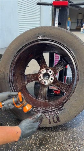 Dura Coating Technology​ Wheely Clean Concentrate - Professional Wheel Cleaner is made to remove the nasty brake dust and oxidation from chrome or aluminum surfaces ✨ Wheely Clean is NOT a degreaser, we are not removing grease or dirt 🚫 Wheely clean is not Purple Power, Dawn dish soap, Simple Green or any other degreaser amateurs use to clean wheels when in fact degreaser do a poor job cleaning wheels as they do NOT react and remove embedded brake dust! 🚫 Don’t forget to protect them with our 