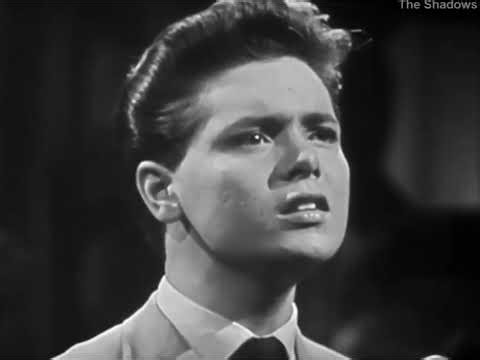 Cliff Richard & The Shadows - Travellin’ Light (1959)