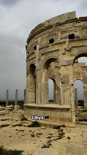 Leptis Magna became one of the most impressive cities in the Roman Empire, known for its massive stone structures and urban planning. Notable landmarks include the Arch of Septimius Severus, the Hadrianic Baths, a Roman theater that could hold up to 15,000 spectators, and the grand Severan Basilica. The entire site covers roughly 4 square kilometers. #Libya | The Bearded Backpacker
