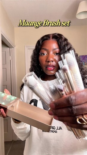 Set of brushes plus led light Makeup gift set Set of brushes #maangebrushset #makeupbrushes #makeupbrushset #tiktokshopfinds #giftideaforher