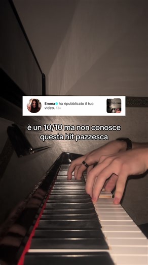 La musica emozionante di Emma Marrone al pianoforte