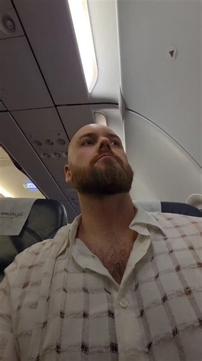 Danny Glasspool | 🏳️‍🌈🇬🇧 Van Life Vlogger on Instagram: "232 - Journey to NYC continues! So this part of the journey was actually nice and smooth, watching the connecting flight was really simple and Serbia Airport was a much less overwhelming size than Istanbul lol I flew @airserbia because it was the cheapest and quickest way to get from Istanbul to New York, but I was really impressed with the free bottled water and snacks that were included on the short flight, I'm very aware of how airl