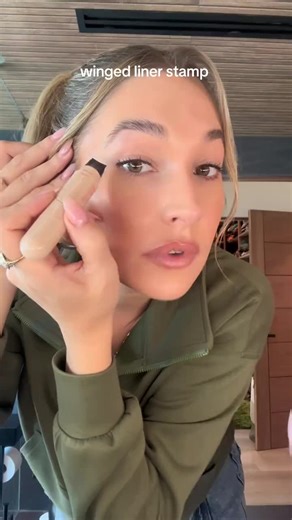 Effective Winged Eyeliner Stamp Tutorial