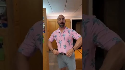 Hey dad, how do you dress for the golf course? ⛳️ 🏌️‍♂️