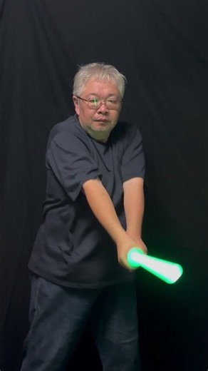 光の刃が輝く！ 童友社「『スター・ウォーズ』ライトセーバー」アクション #starwars