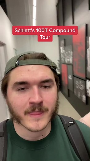 Schlatt gives a tour of the 100 Thieves compound… 😅 #jschlatt #minecraft #twitch #schlatt #fyp #xyzbca