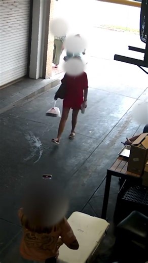 Video shows customer hit worker with to-go box outside Florida restaurant