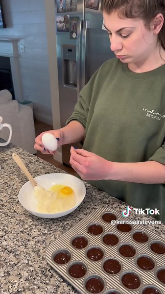 Easy Cheesecake Swirl Brownies Recipe