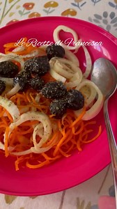 Insalata leggera e veloce da preparare ? Oggi per te insalata di carote e finocchi 😋provala! Insalata di carote Ingredienti:2 carote,1 finocchio,Olive nere,Origano,Olio evo,Succo di mezzo limone. Procedimento :Con il Vertigo realizzare gli spaghetti di carote e mettere da parte. Ridurre e fettine sottili il finocchio utilizzando la mandolina o un coltello. Mettere in un piatto sia gli spaghetti di carote che le fettine di finocchio. Condire con succo di limone, origano, olive nere e un pò di ol