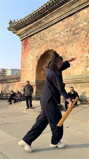 A 30-year-old girl who starts learning swordsmanship is so handsome#Sword