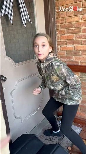 Long-Distance Besties Reunite with Heartwarming Hug || WooGlobe