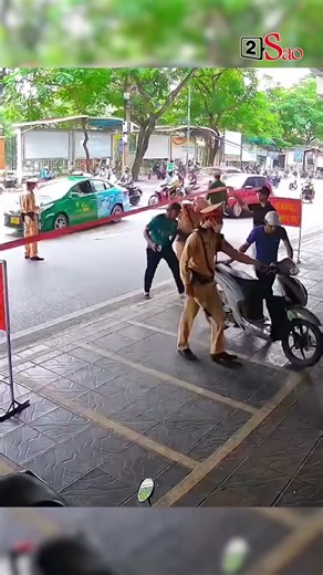 CSGT Hà Nội khống chế đối tượng tàng trữ ma túy khi kiểm soát giao thông #tintuc #tinnong