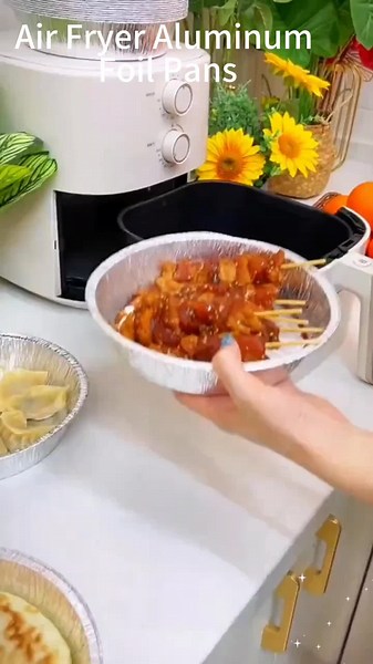 Don’t want to clean your air fryer? Use air fryer aluminum foil pans! They ensure faster, more even heating and are reusable. #kitchenhacks #goodthing #AirFryerHacks #foryou #tiktokmademebuyit #UK.