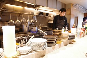 選ぶ楽しさが止まらない！予約必須の超人気イタリアンで贅沢に昼飲み！　東京・門前仲町「Risosteria Trentatre」  –  emogram［エモグラム］