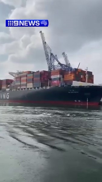 354K views · 1K reactions | A Hong Kong-registered ship arriving at a port in Turkey was unable to stop yesterday afternoon, knocking over multiple large container cranes. One crane operator was reportedly left critically injured, while several containers onboard the ship fell into the water. #9News | 9 News | Facebook