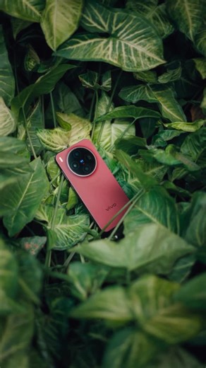 Tipsss by NSB on Instagram: "Vivo X300 or base iphone 17 what would you pick ? . . #tipsss #tech #technology #vivox300 #vivox300series"