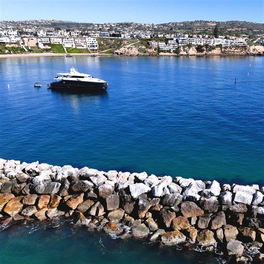 PRO gives you the edge on the water. Compact, responsive, and agile, it’s perfect for freestyle tricks, high-performance riding, and anyone ready to take their eFoiling skills to the next level. | Fliteboard