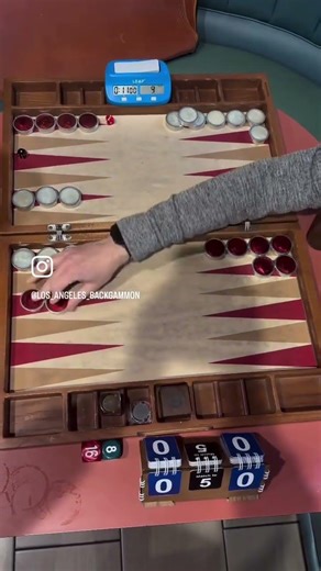 Jacques vs Maeis - EPIC #Backgammon CLASH [Katgammon board]! 🎲🎲