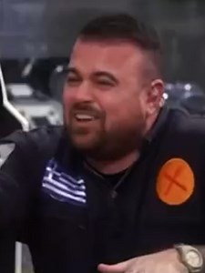 Του εφυγε το δοντι στον αερα 😂🤣😂🤣