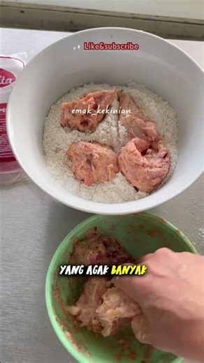 Making your own fried chicken at home is easy #viralvideo #crispyflour #friedchicken #fyp