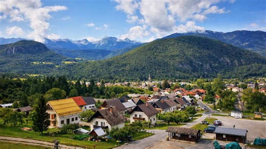 How did this town develop in the middle of the mountains?