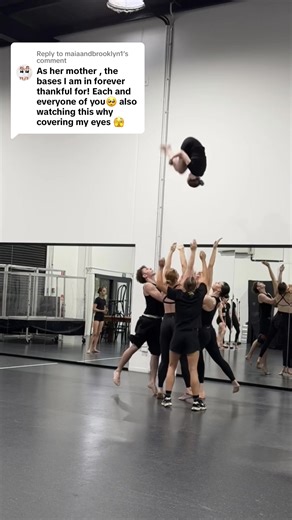 Replying to @maiaandbrooklyn1 Team work makes the dream work 💪🏼🤩 #acro#acrobatics#tumbling#dance#dancer#contemporary#lyrical#cheer#gymnastics#goldcoast#dynamitestudios#dynamitestudiosaustralia