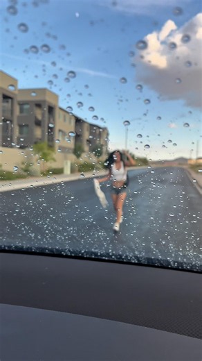 What’s up with this Vegas weather 🧐can you handle the heat in the desert 🌵
