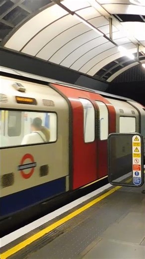 Victoria Line 2009 Stock train departing Vauxhall