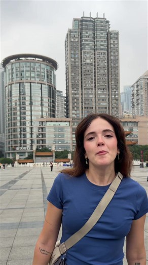 Sara se Convierte en Guía Turística: ¡Descubre su Nueva Profesión! 🫦
