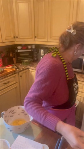 High Protein Crustless Quiche I cooked it at 375 degrees for 45 minutes. This is a great base for any quiche that you like. It is super high protein and very low in carb.. Ultra nutritious, depending on what you add into it. You can up your protein by adding even unflavored Whey protein powder into it. Depending where you are in your journey. The possibilities are endless . Please like and share this video comment to me if you make it . You’re helping me build a big wonderful community here so s