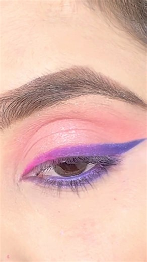 Vibrant Pink 💗 & Purple 💜 Ombré Eyes + Perfect Winged Liner! Watch the transformation #shorts