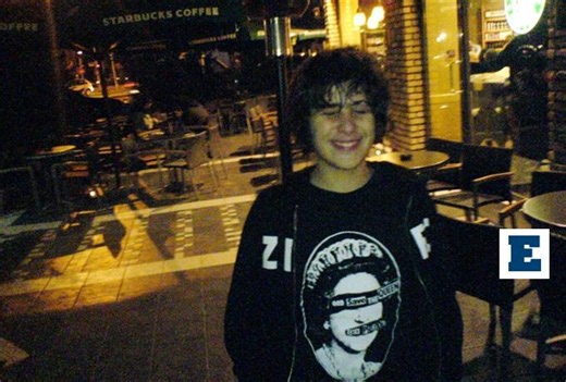 Η σφαίρα που πήρε την αθωότητα μιας γενιάς: 17 χρόνια από τη δολοφονία του Αλέξη και η μνήμη δεν σβήνει