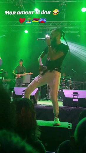 Merci a tous, mon nouveau séga tarde pas pou arriver la.. Ecoute zot Radio! 🇷🇪🇲🇺🏝️ #PoutouBanané #Single #2023