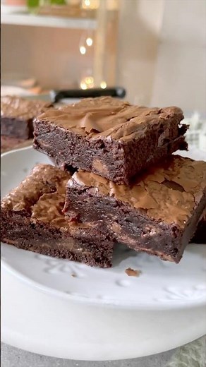 How to make FUDGY CHOCOLATE BROWNIES with a SHINY CRINKLE TOP
