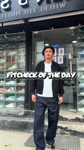 #OOTD #stylewithmensspace American eagle baggy pants code218 size 28.29.30.31.32.34 Colour skyblue navyblue blue grey black price:2350 Cactus jack tshirt code:5003 size: M I xl xxl colour:grey green white cream price: 1650 #Fyp #mensspace