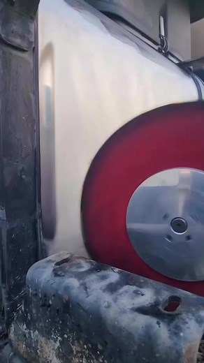 One step cut and color is here. How do you polish aluminum to a mirror finish? This silica free metal polishing compound is now available on our website. Our Q36 metal polishing compound is a true one-step solution for both cutting and coloring aluminum and stainless steel. It effectively and quickly removes surface imperfections, orange peel, and scratches while leaving a high-gloss finish. Its unique formula ensures a consistent and even finish, without leaving any residue or swirl marks. This