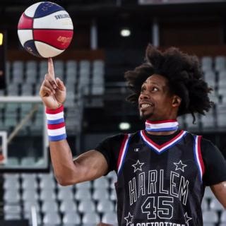 13K views · 71 reactions | From eye-popping tricks, drills & dribbles to tips for #HealthyDiets & minimizing #FoodWaste! See what FAO Global Goodwill Ambassadors Harlem Globetrotters shared with a group of children  https://fao.org/campaign/basketball-superstars-join-fao/en #BetterLife #ZeroWasteDay | Food and Agriculture Organization of the United Nations (FAO) | Facebook