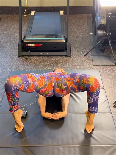 This video shows a small element of the LiBDO method — calm movement, focus, and coordination. The online course is built as a clear system: you move step by step, learn control, and develop body awareness in a comfortable rhythm. ✨ Easy-to-follow structure ✨ Home-friendly format ✨ Clear explanations for every exercise ✨ Designed for women at any level 📅 Online course begins January 10 🌍 Available in 9 languages: English, Spanish, Portuguese, Italian, French, German, Polish, Turkish, Russian. 