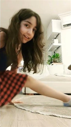 I'm in gymnast I can do splits 😍😇