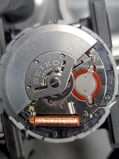 Seiko caliber 5M42A Kinetic... a quartz watch movement that